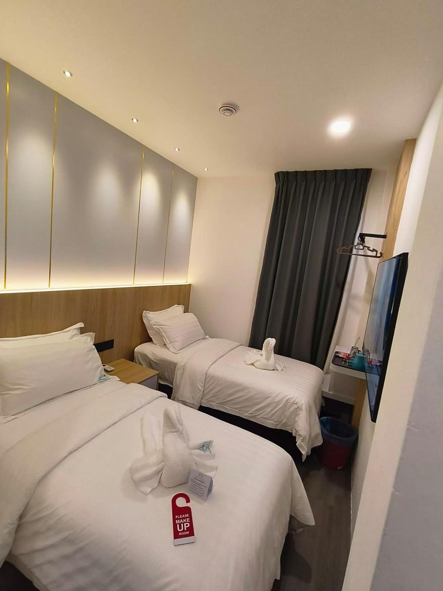 Red'S Hotel Bintulu Exteriör bild